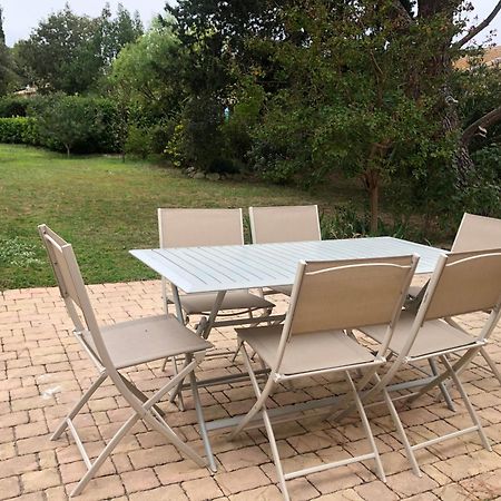 Gite En Provence Dans Grand Jardin Avec Piscine Partagee Cornillon-Confoux Buitenkant foto