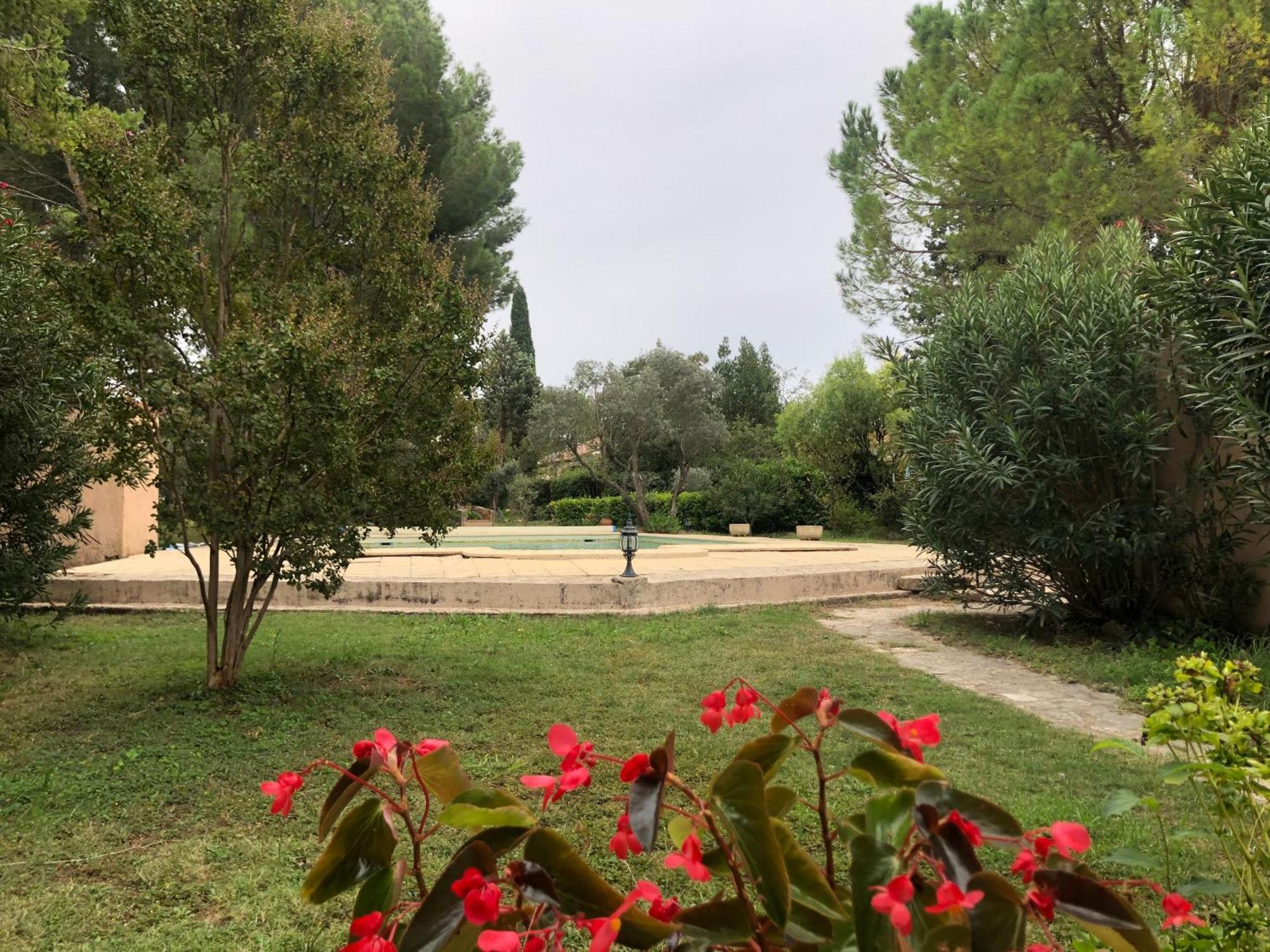 Gite En Provence Dans Grand Jardin Avec Piscine Partagee Cornillon-Confoux Buitenkant foto